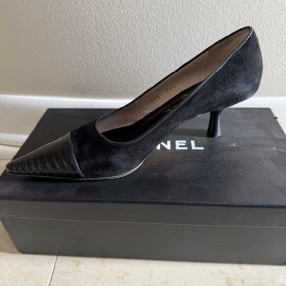 CHANEL BLACK SUEDE SPECTATOR PUMPS SIZE 6 1/2 - Picture 5 of 11